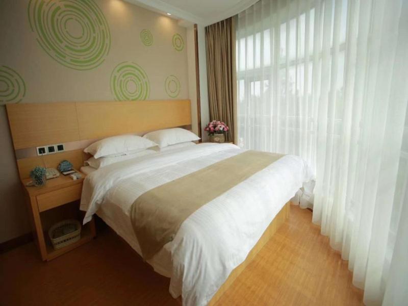 Greentree Inn Shanghai Hongqiao Transportation Hub National Convention And Exhibition Center Huaxiang Road Business Hotel Eksteriør billede